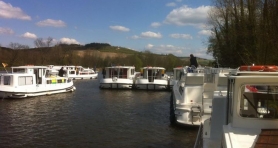 Dzis ostatni dzien rejsu barkami po rzekach i kanalach Francji. Za nami winnice, pola golfowe i usmi