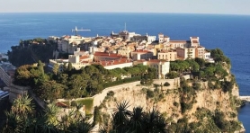 Monako - malutkie, bajkowe księstwo nad Rivierą Francuską kojarzy się głównie z piękną, trag