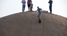 Dziś safari pustynne :) i sandboard :) W Dubaju możesz jeździć na snowboardzie i sandboardzie :)