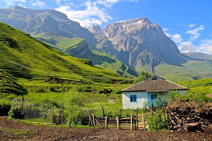 Jest takie miejsce na Kaukazie, które każdy ambitny turysta musi odwiedzić... <br />