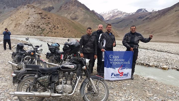 Tym razem pozdrawiamy z Himalajów gdzie jesteśmy na wyprawie motocyklowej. Nasza marka motocyklowa