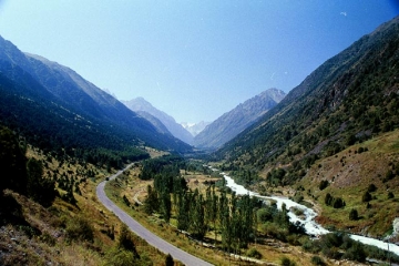 Kirgistan - w cieniu wysokich gór